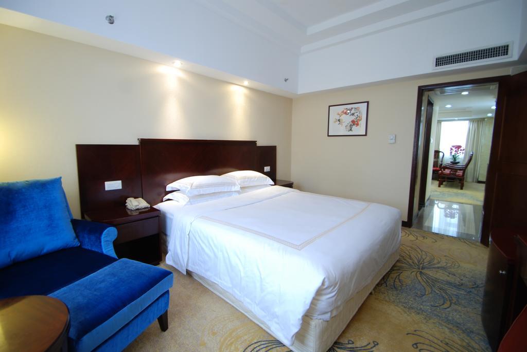 Overseas Chinese Friendship Hotel Cantón Exterior foto